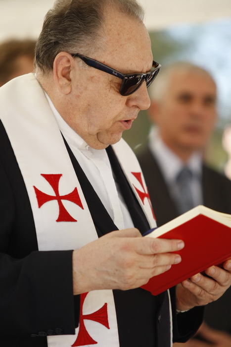 Zadar, 020810.
Jadranka Kosor polozila je kamen temeljac za zgradu u kojoj ce biti 65 stanova za hrvatske ratne vojne invalide. Gradiliste se nalazi u ulici Krste Odaka
Na fotogrfiji: zupnik Milivoj Bolobanic blagoslovio je pocetak radova .
Foto: Jure Mis