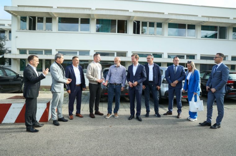 ded0d43f607a3e2a36eed8deb9a6add0_XL