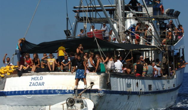 Kali, Ugljan, 080809.
Kali, mjesto na otoku Ugljanu osim sto ima najvecu ribarsku flotu na Jadranu, ima i najstariju festu na Jadranu “Tunuaru”. Festa traje dva dana, a obicaj je i da defile ribarskih brodova prodje Zadarskim kanalom.
Foto: Andrija Lucic