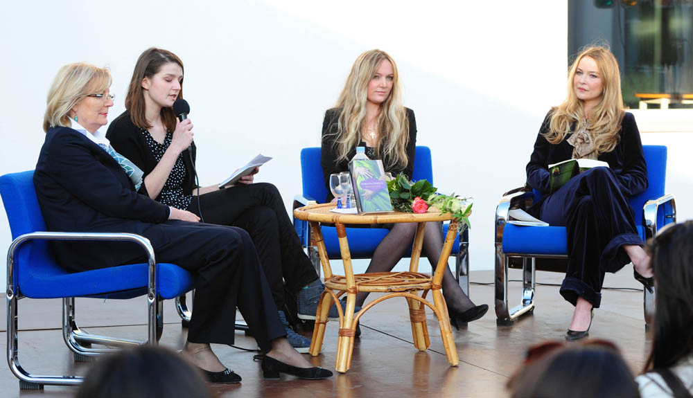 Zadar, 28.03.2012. snimio: Nenad Marčev
Marijana Dokoza
Promocija knjige Naranyjin plač
Gradska knjižnica
Tekst iz knjige čitala Vanessa Radman Zadar, 28.03.2012. snimio: Nenad Marčev
Marijana Dokoza
Promocija knjige Naranyjin plač
Gradska knjižnica
Tekst iz knjige čitala Vanessa Radman