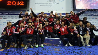 Zagreb, 110910.
Bazen Mladosti na Savi.
29. Europsko prvenstvo u vaterpolu.
Finalna utakmica za pobjednika Europskog prvenstva u vaterpolu  Hrvatska – Italija.
Na slici: proglasenje novog europskog prvaka. 
Foto: Drago Sopta / CROPIX