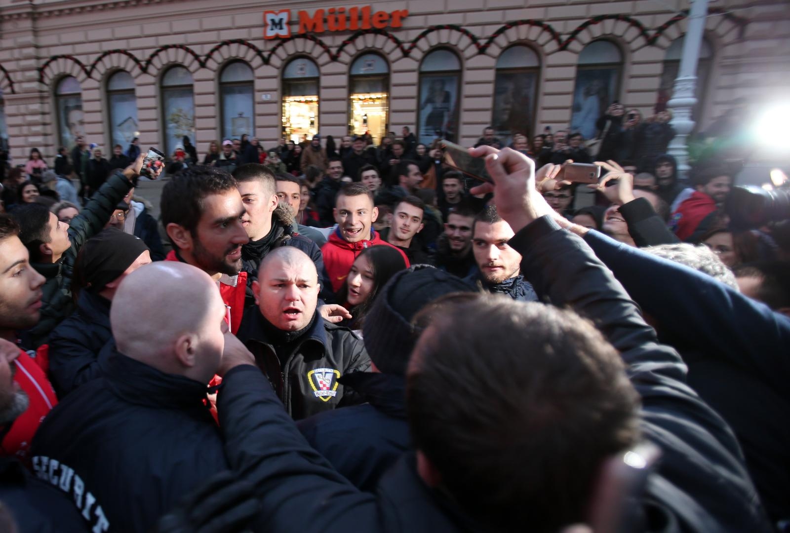 Zlatne tenisače na Trgu bana Josipa Jelačića dočekale tisuće navijača Zlatne tenisače na Trgu bana Josipa Jelačića dočekale tisuće navijača