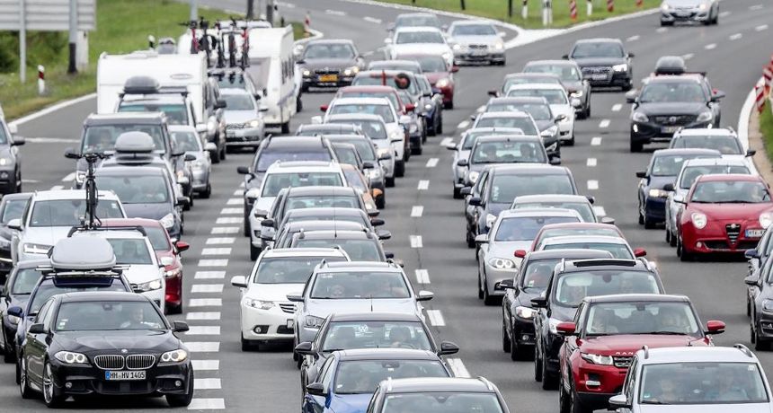 Gužve na cestama: Diljem Hrvatske kolone – najveći ‘kaos’ u smjeru mora! Gužve na cestama: Diljem Hrvatske kolone – najveći ‘kaos’ u smjeru mora!