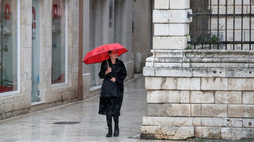 Kišovita nedjelja u gradu 12. studenog 2023. Kišovita nedjelja u gradu 12. studenog 2023.