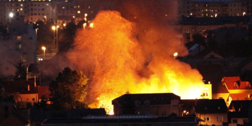 Požar na Jarunu, foto: CROPIX Požar na Jarunu, foto: CROPIX