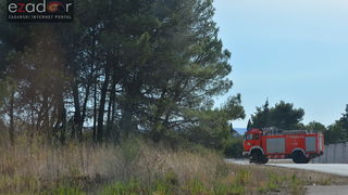 Zračne i kopnene vatrogasne snage u rekordnom roku lokalizirale požar između Dikla i Kožina