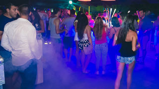 DJ Andrologic @ Cocktail bar Mango, 11.7.2015. (foto: Ivan Toman) DJ Andrologic @ Cocktail bar Mango, 11.7.2015. (foto: Ivan Toman)