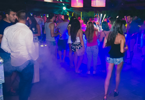 DJ Andrologic @ Cocktail bar Mango, 11.7.2015. (foto: Ivan Toman) DJ Andrologic @ Cocktail bar Mango, 11.7.2015. (foto: Ivan Toman)