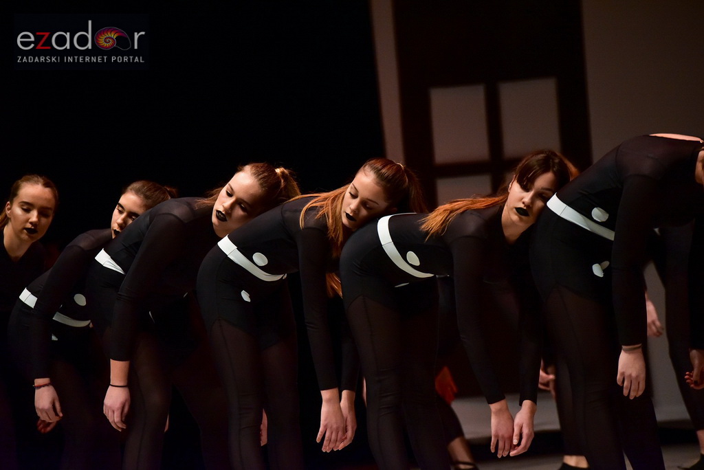 Predstava “Odgojoj” Plesne udruge Gesta u HNK Zadar