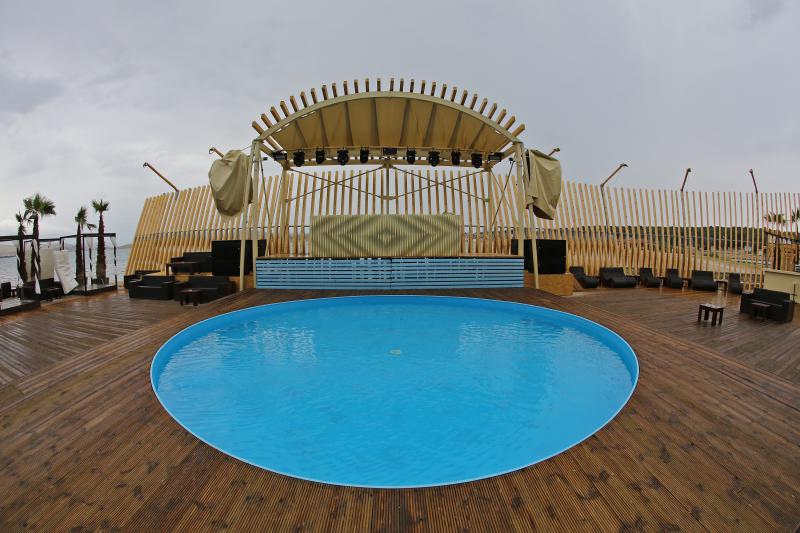 Pag, Zrce – Klub Kalypso na popularnoj plazi Zrce sezonu 2014. docekuje u novom ruhu. Photo: Filip Brala/PIXSELL