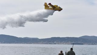 Iznad zadarske rive održan Letački program “Pukovnik Mirko Vukušić” Iznad zadarske rive održan Letački program “Pukovnik Mirko Vukušić”
