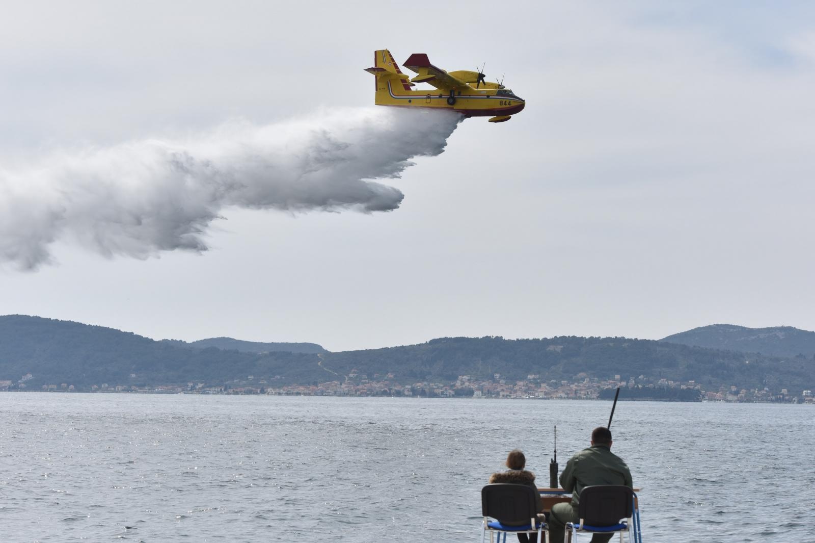 Iznad zadarske rive održan Letački program “Pukovnik Mirko Vukušić” Iznad zadarske rive održan Letački program “Pukovnik Mirko Vukušić”