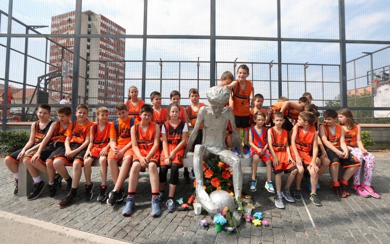 Odavanje počasti Draženu Petroviću povodom 24. obljetnice smrti