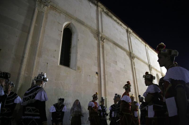 05.07.2013., Zadar – Na Trgu opatice Cike, ispred crkve svete Marije, gostovalo je Hrvatsko glazbeno drustvo sveta Cecilija iz Korcule. Izveli su tradicionalnu moresku, romanticni ples s macevima. Photo: Filip Brala/PIXSELL