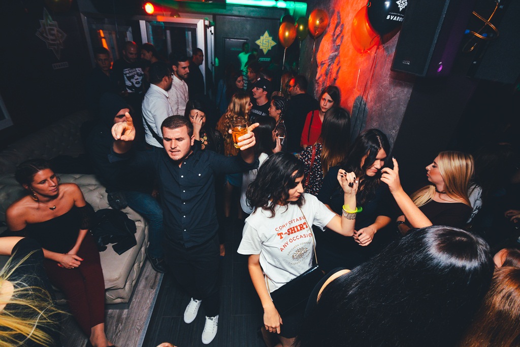 Votka party u Svarog Baru, Foto: Iva Perinčić Votka party u Svarog Baru, Foto: Iva Perinčić