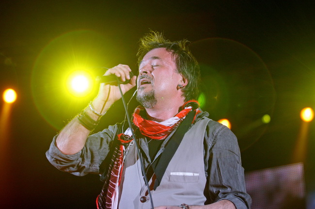 Zagreb, 220410.
U sklopu velike turneje Toleranca tour 2010 i povodom izlaska novog albuma naziva “Toleranca” Zlatan Stipisic Gibonni veceras je u KC Drazen Petrovic odrzao prvi od 2 predvidjena zagrebacka koncerta.
Na slici: Gibonni.
Foto: Neja Markicevi