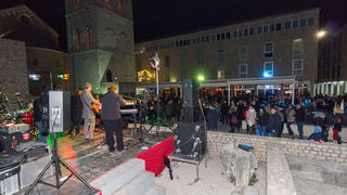 Doček 2017: Najluđa noć na zadarskom Poluotoku privukla više tisuća Zadrana i gostiju Doček 2017: Najluđa noć na zadarskom Poluotoku privukla više tisuća Zadrana i gostiju