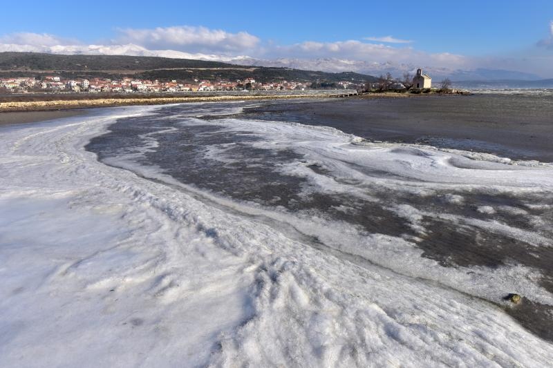 Jaka bura na zadarskom području otežava cestovni i pomorski promet, foto: Dino STanin/PIXSELL Jaka bura na zadarskom području otežava cestovni i pomorski promet, foto: Dino STanin/PIXSELL