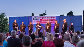 Tomislav Bralić i klapa Intrade na rođendanskoj proslavi Bure centra Tomislav Bralić i klapa Intrade na rođendanskoj proslavi Bure centra