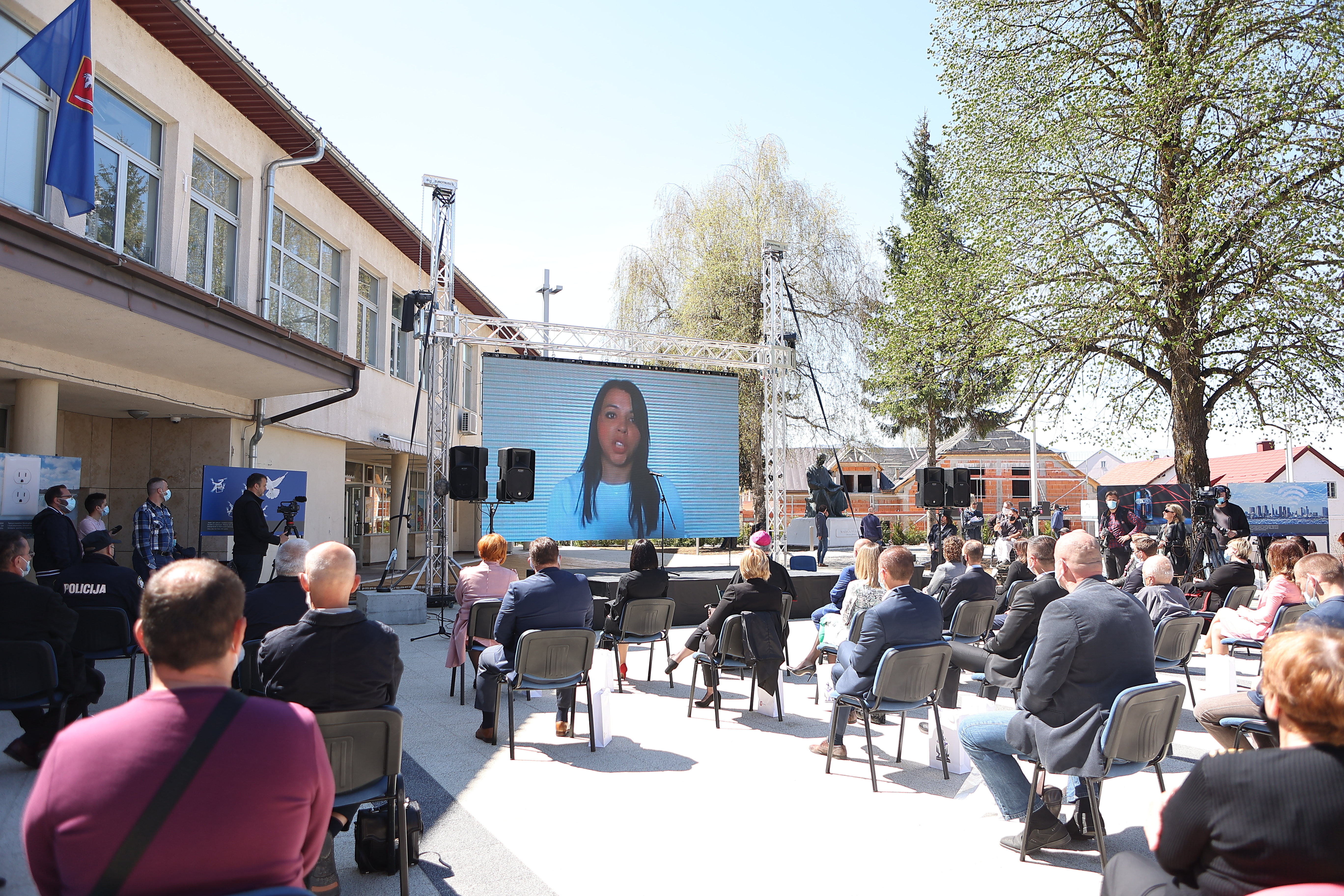 Spomenik Nikole Tesle vratio se u Gospić
