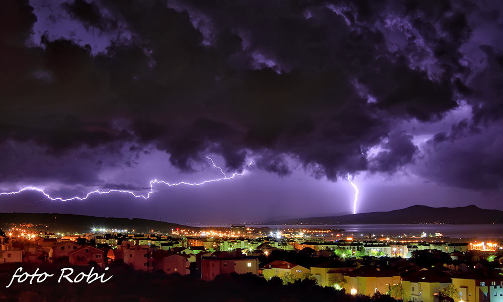 Munje nad Zadrom 16. studenog 2014.  Foto: Roberto Lerga