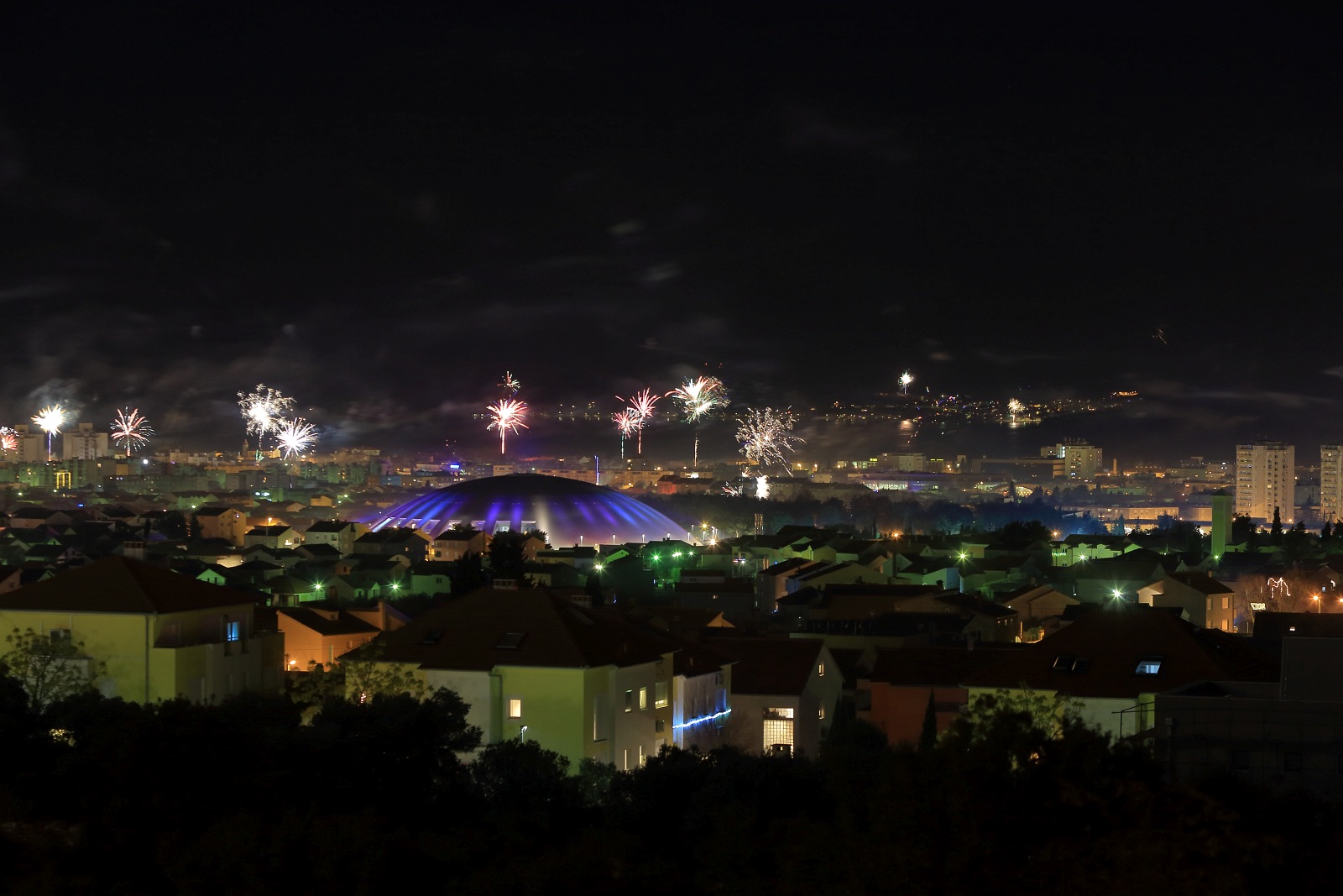 Zadarski doček Nove godine uz veliki vatromet Zadarski doček Nove godine uz veliki vatromet