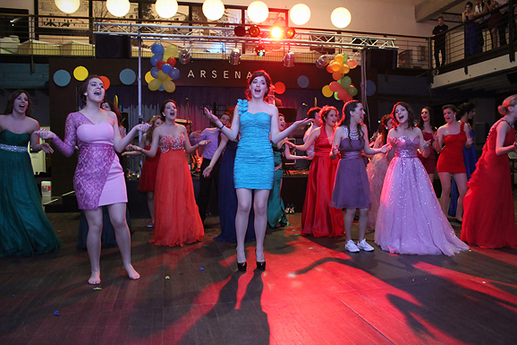 Maturalna večer Gimnazije Vladimira Nazora (foto:Saša Čuka) Maturalna večer Gimnazije Vladimira Nazora (foto:Saša Čuka)