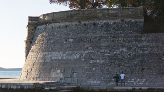 Dio zadarske rive urušio se nakon tijekom jučerašnjeg nevremena