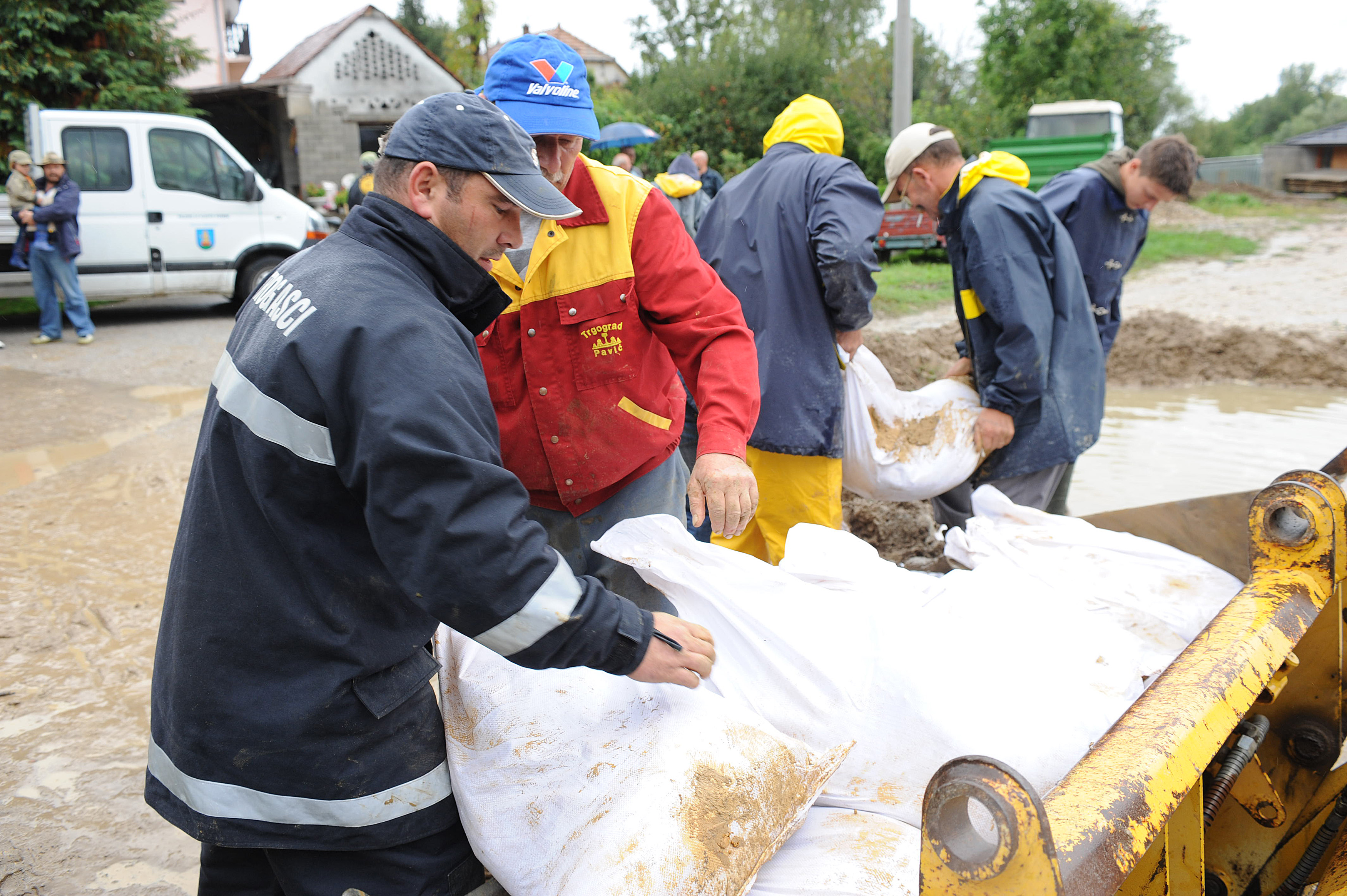 Rijeka Krapina se izlila iz svog korita nakon nekoliko dana neprekinutih kiša te je poplavila kuće i podrume u Zaprešiću, a vodostaj rijeke Save i dalje raste, Foto: Damir Krajac / CROPIX