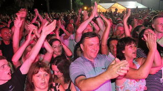 Virsko ljeto 2016: Tomislav Bralić i klapa Intrade oduševili 12 tisuća obožavatelja na virskoj rivi Virsko ljeto 2016: Tomislav Bralić i klapa Intrade oduševili 12 tisuća obožavatelja na virskoj rivi