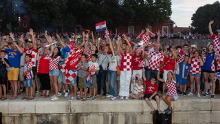 Veličanstven doček četvorice zadarskih Vatrenih od Gradskog mosta do Foruma