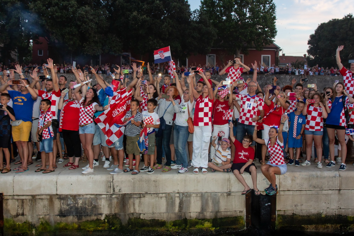 Veličanstven doček četvorice zadarskih Vatrenih od Gradskog mosta do Foruma