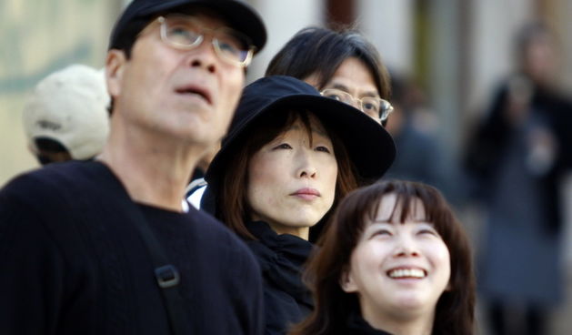 Zadar, 250310
Sa toplim vremenom stigle su i grupe turista (Japanaca) koje obilaze stari dio grada.
Foto: Jure Miskovic / CROPIX