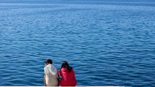 Prvi kupači na zadarskoj plaži Kolovare