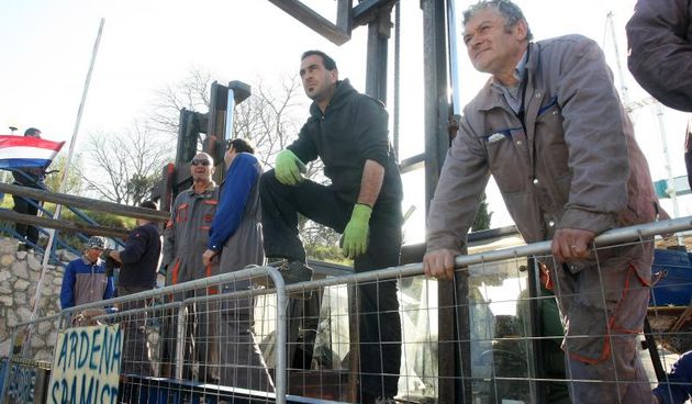 Lamjana: Prosvjed djelatnika “Naute” koji su zapriječili ulaz u krug škvera stečajnom upravitelju Alainu Khanu, Foto: Dino Stanin/PIXSELL