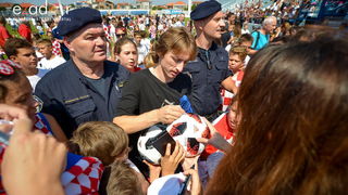 Zadarska vatrena četvorka na Stanovima se družila s mladim zadarskim nogometašima Zadarska vatrena četvorka na Stanovima se družila s mladim zadarskim nogometašima