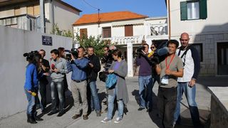 Danas je nakon ispitivanja u Zagrebu u stan u zadarskim Arbanasima od strane policije doveden bivši državni tajnik Zdravko Livaković kako bi se uz njegovu prisutnost i prisutnost njegova odvjetnika obavila pretraga stana. Pretpostavlja se da se istražuje