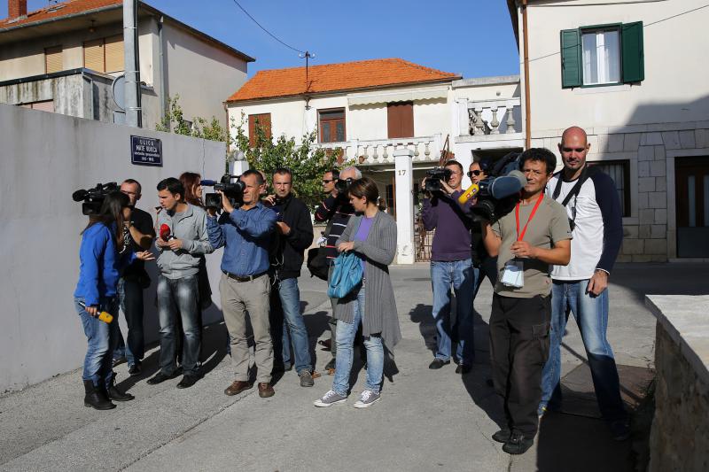 Danas je nakon ispitivanja u Zagrebu u stan u zadarskim Arbanasima od strane policije doveden bivši državni tajnik Zdravko Livaković kako bi se uz njegovu prisutnost i prisutnost njegova odvjetnika obavila pretraga stana. Pretpostavlja se da se istražuje