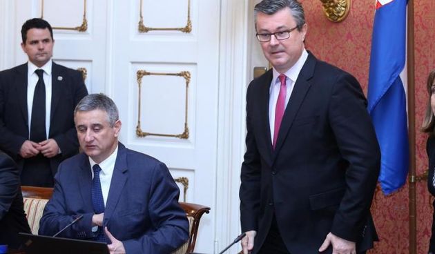 Vlada je na 6, sjednici raspravljala o izmjenama zakona koje trebaju omoguciti angaziranje vojske u izbjeglickoj krizi. Tihomir Oreskovic, Tomislav Karamarko.Photo: Patrik Macek/PIXSELL