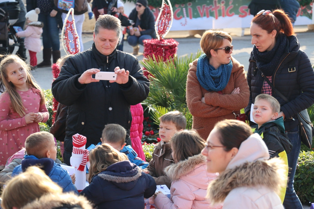 Sveti Nikola posjetio Vir i uvjerio se: nema zločeste djece Sveti Nikola posjetio Vir i uvjerio se: nema zločeste djece