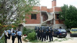 Sveti Filip i Jakov: Brutalna deložacija majke i sina Sveti Filip i Jakov: Brutalna deložacija majke i sina