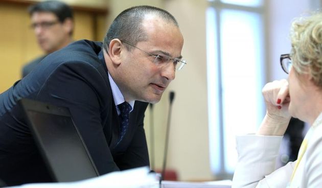 Raspravom o prijedlogu zakona o stecaju potrosaca nastavljena je sjednica Sabora RH