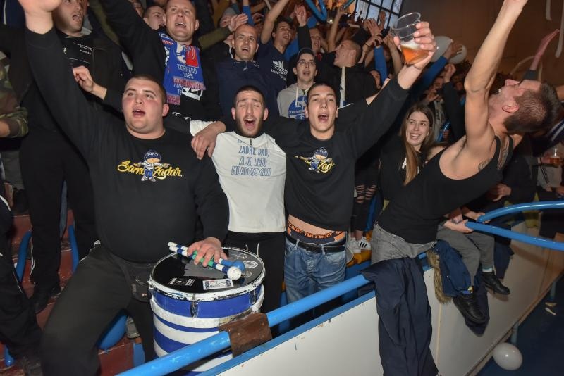 Humanitarno gledanje utakmic Zadar-Cibona (85-84) u Jazinama