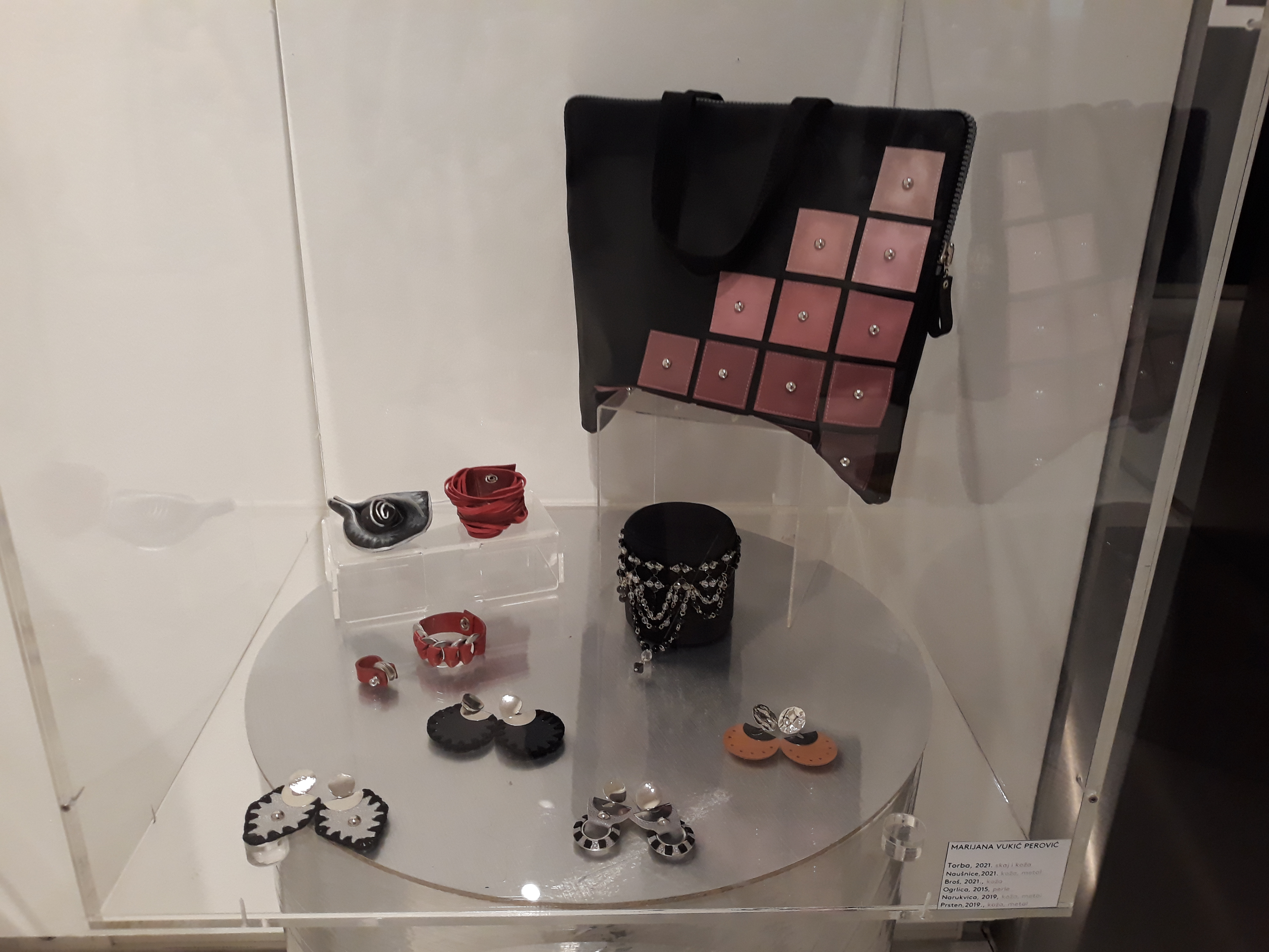 Iz profesorskih atelja – izložba nastavnika ŠPUD-a Iz profesorskih atelja – izložba nastavnika ŠPUD-a