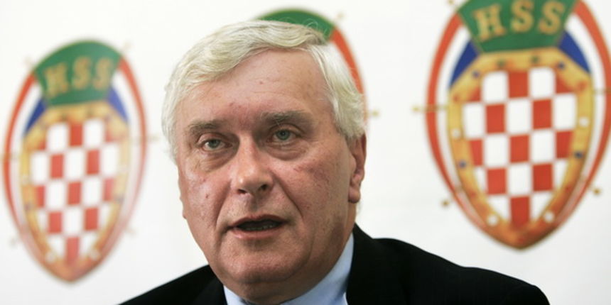 Osijek, 160909.
Josip Friscic predsjednik HSS-a danas je u Osijeku odrzao sastanak sa clanovima osjecke i slavonske podruznice svoje stranke.
Foto: Vlado Kos / Cropix