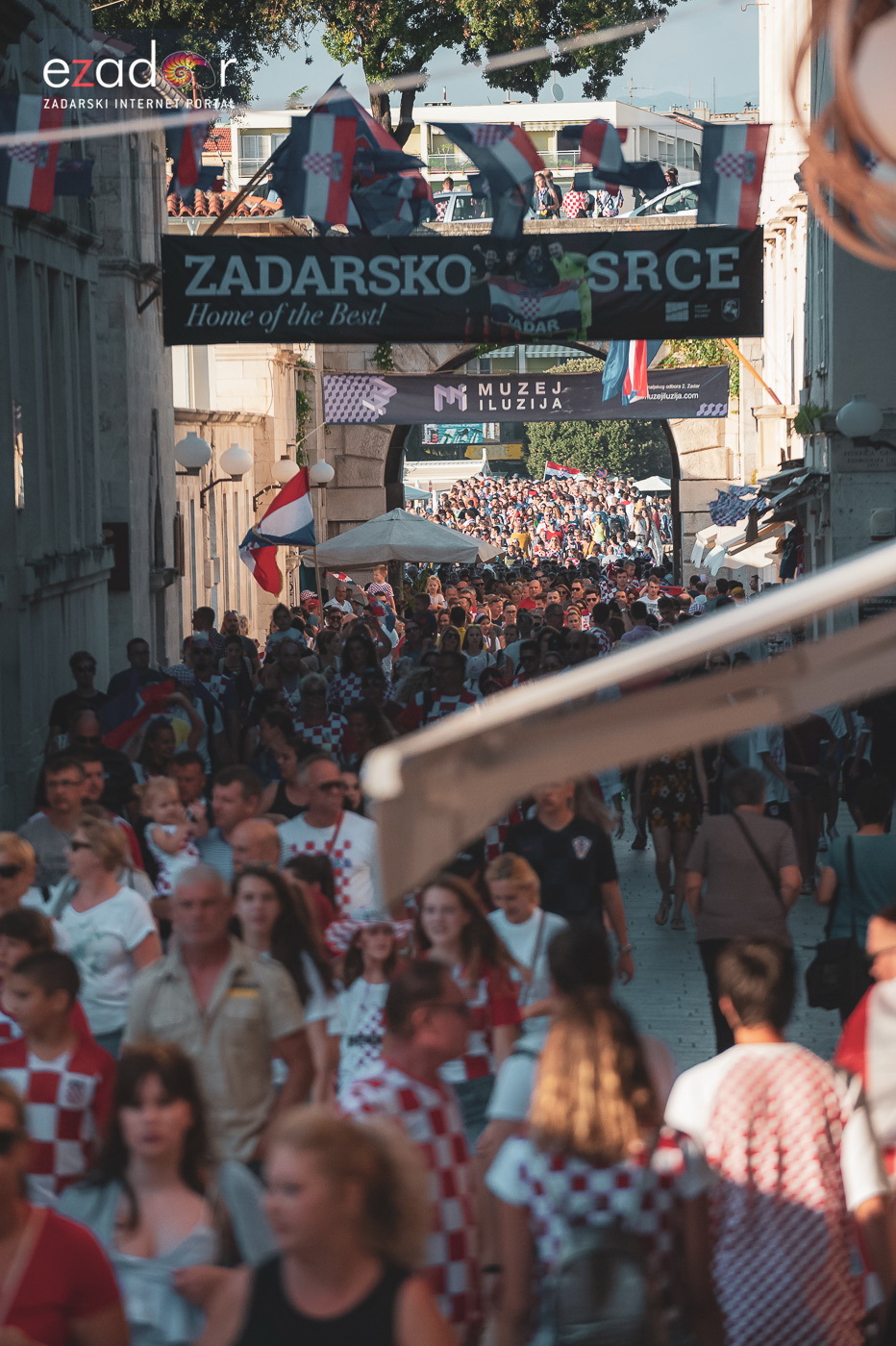 Zadar priredio čudesan doček svojim Vatrenim herojima (1)