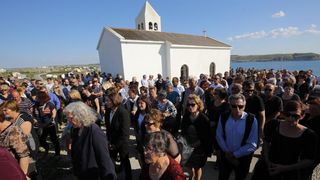 Mirko Miočić ispraćen na posljednji počinak na mjesnom groblju u Rtini Mirko Miočić ispraćen na posljednji počinak na mjesnom groblju u Rtini