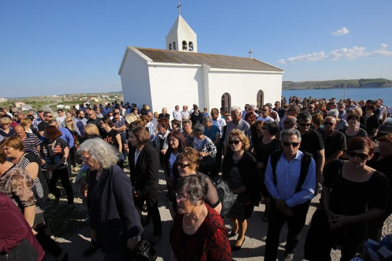 Mirko Miočić ispraćen na posljednji počinak na mjesnom groblju u Rtini Mirko Miočić ispraćen na posljednji počinak na mjesnom groblju u Rtini
