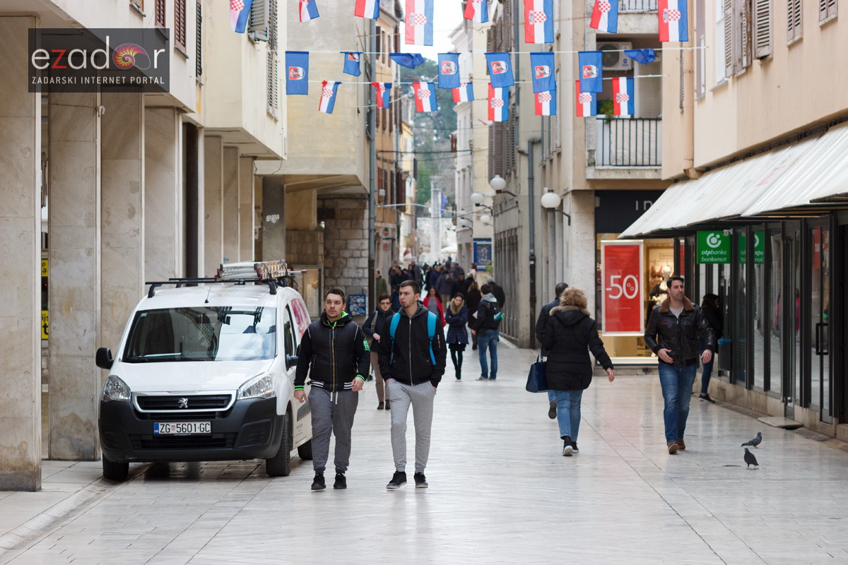 Đir po gradu, ponedjeljak 15. siječnja 2018. Kalelarga, auto na Kalelargi