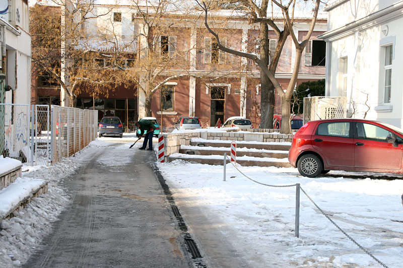 Snježni đir oko Gradske knjižnice Zadar, Foto: Lucija Juravić Snježni đir oko Gradske knjižnice Zadar, Foto: Lucija Juravić